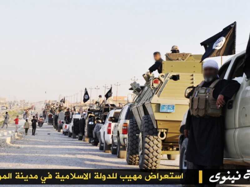 Una parata militare dello Stato islamico a Mosul