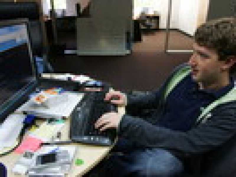 Mark Zuckerberg negli uffici della sede di Facebook di Menlo Park