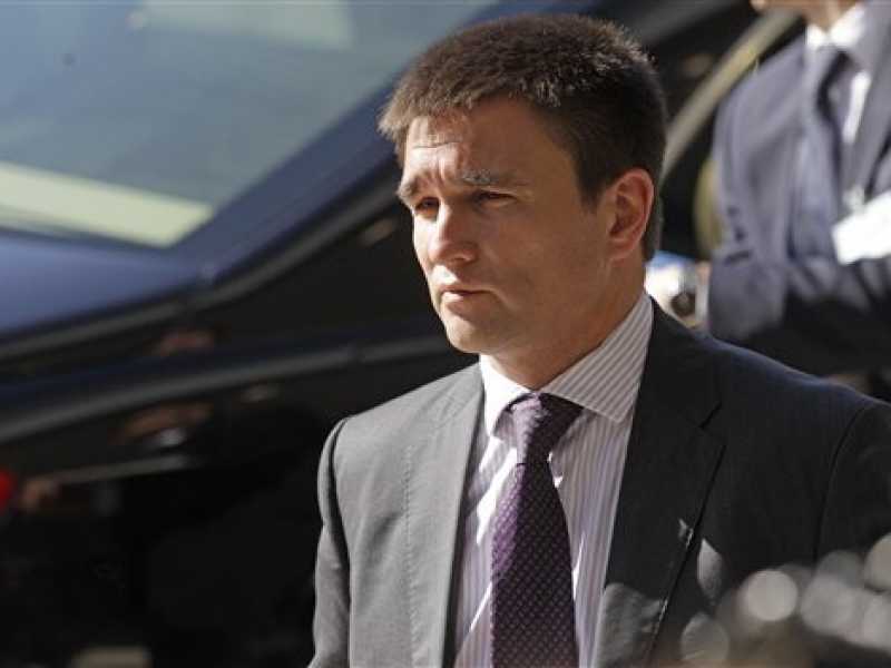 Il ministro degli Esteri ucraino, Pavlev Klimkin ha illustrato in Lussemburgo il piano di pace sottoposto alla Russia (Foto Ap)
