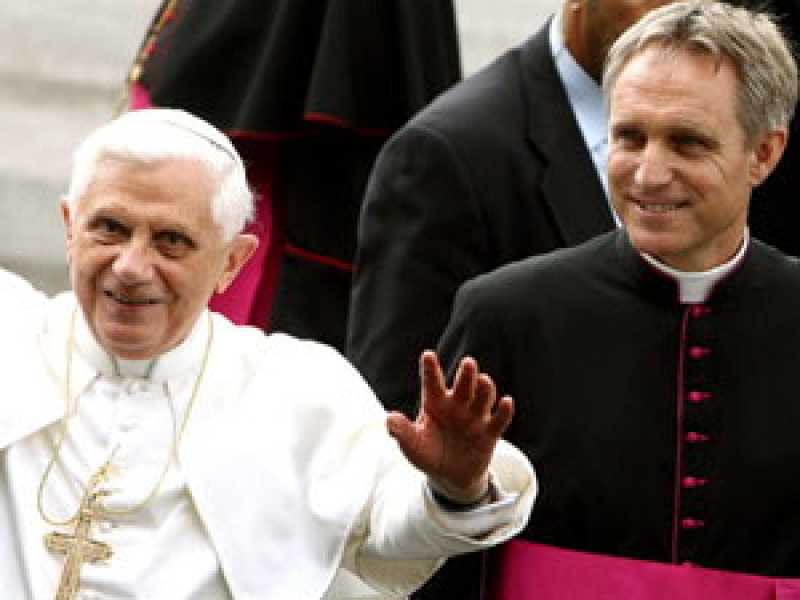 Il segretario del Papa promosso a prefetto dopo lo scandalo di Vatileaks