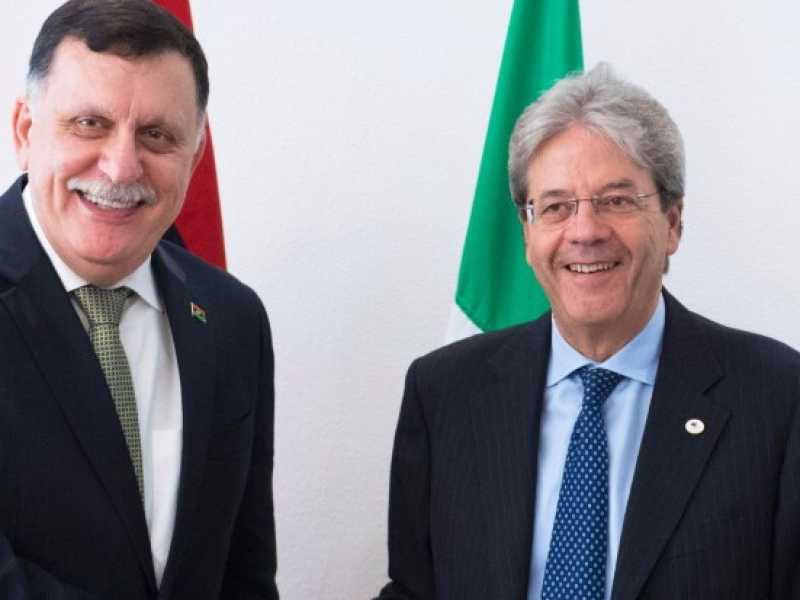 Paolo Gentiloni e Fayez al-Serraj (Foto LaPresse)