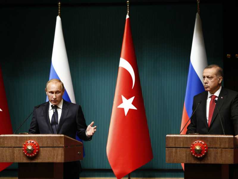 Il presidente russo Vladimir Putin e quello turco Recep Tayyip Erdoğan (foto LaPresse)