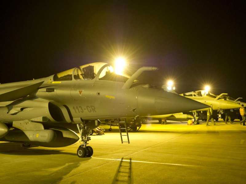 Cacciabombardieri francesi Rafale in un'immagine del 2013 (foto LaPresse)