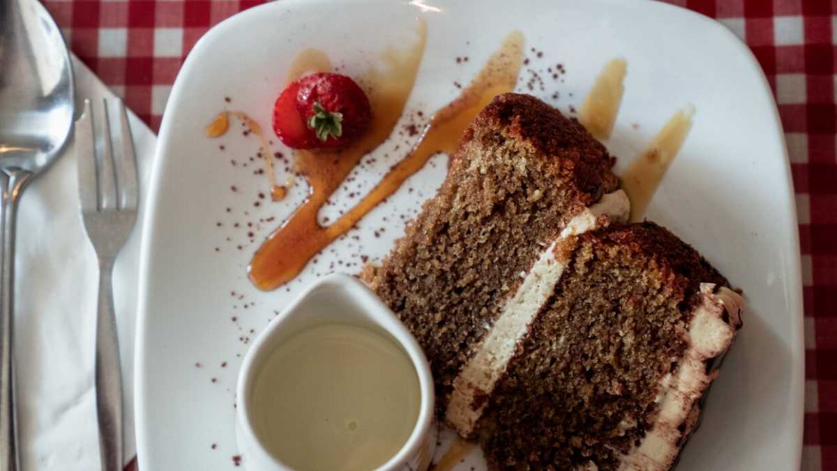 Immagine di Il sapore non è tutto. Perché mangiamo anche con gli occhi, la memoria e il portafogli