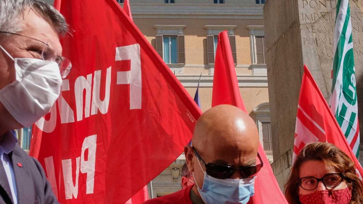 Immagine di Cari sindacati, prima si rimuove il blocco ai licenziamenti e meglio è