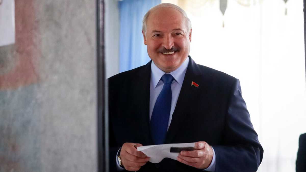 Immagine di Lukashenka pretende di aver vinto le elezioni in Bielorussia