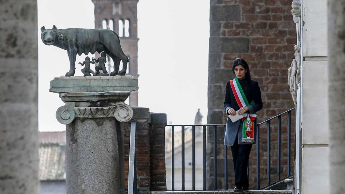 Immagine di Ora la ricandidatura di Raggi inguaia Pd, Conte e Salvini