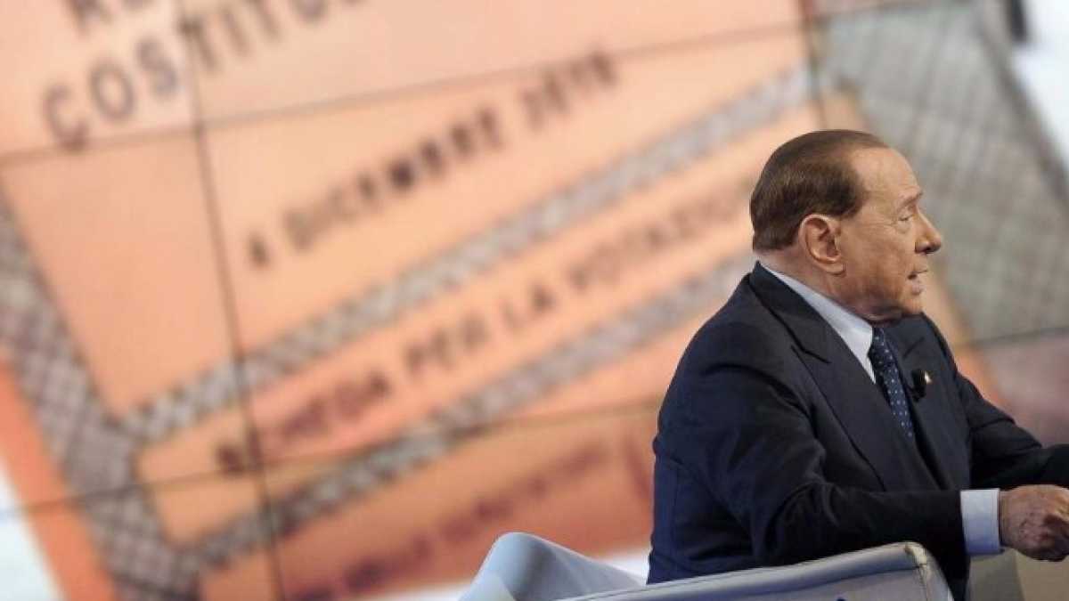 Immagine di Berlusconi sul referendum e le minacce iraniane. Le notizie del giorno, in breve