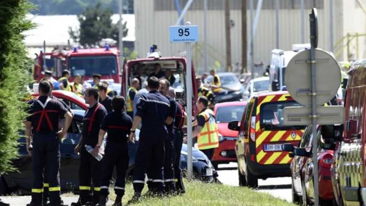 Immagine di Attentato in Francia, nell'Isère. Un morto e alcuni feriti. Un uomo è stato arrestato