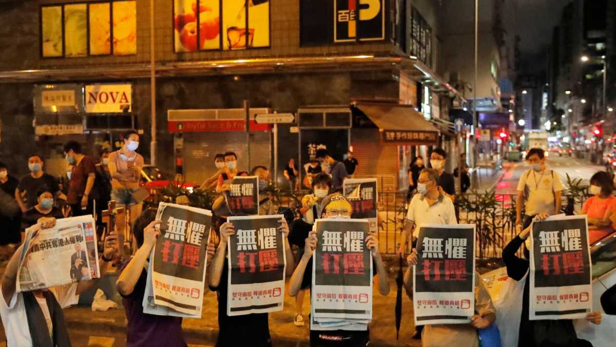 Immagine di Le manette cinesi e noi