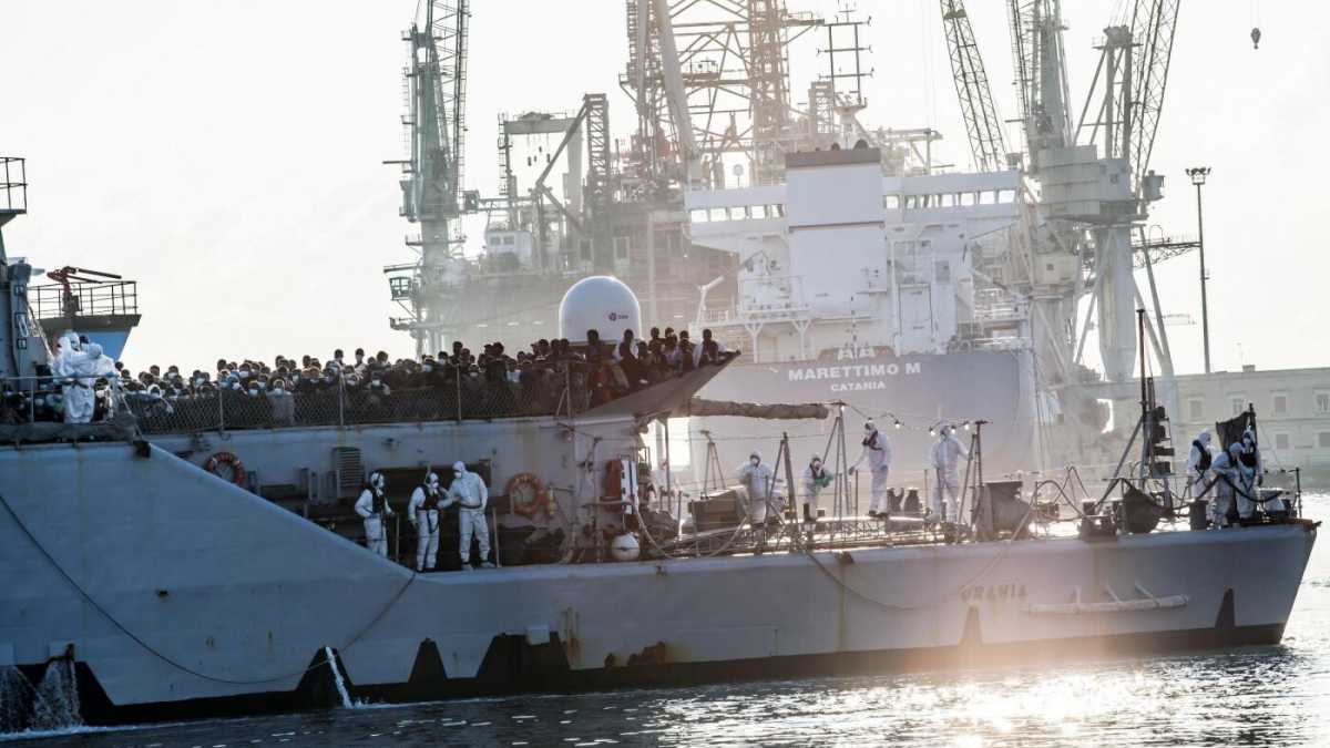 Immagine di Immigrazione: soccorse due imbarcazioni con 270 persone a bordo