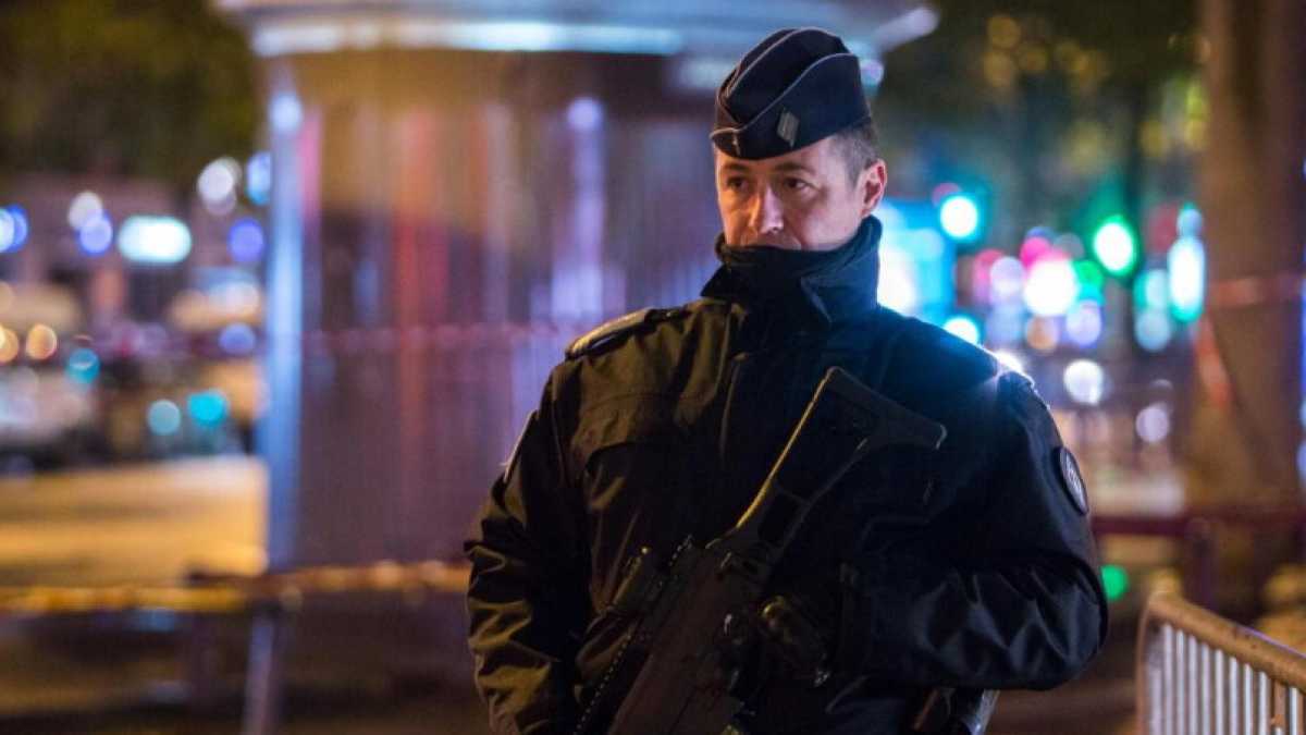 Immagine di Attacchi ai mercatini natalizi e a Disneyland: sgominato un commando jihadista in Francia