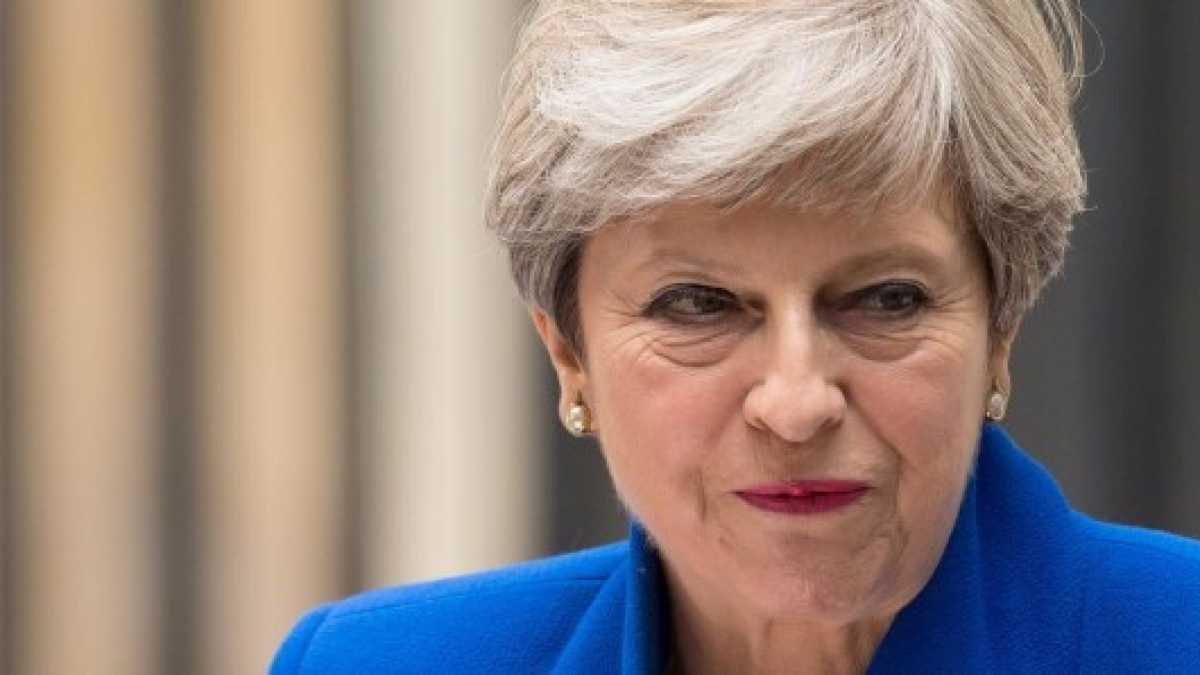 Immagine di L'incendio di Londra, il limbo di Theresa May e "banca" Amazon. Di cosa parlare stasera a cena