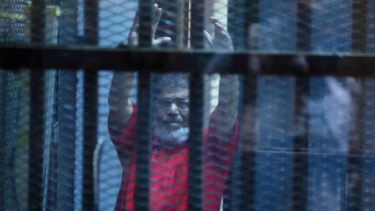 Immagine di Sisi allenta la presa sui Fratelli musulmani: annullata un'altra condanna a Morsi