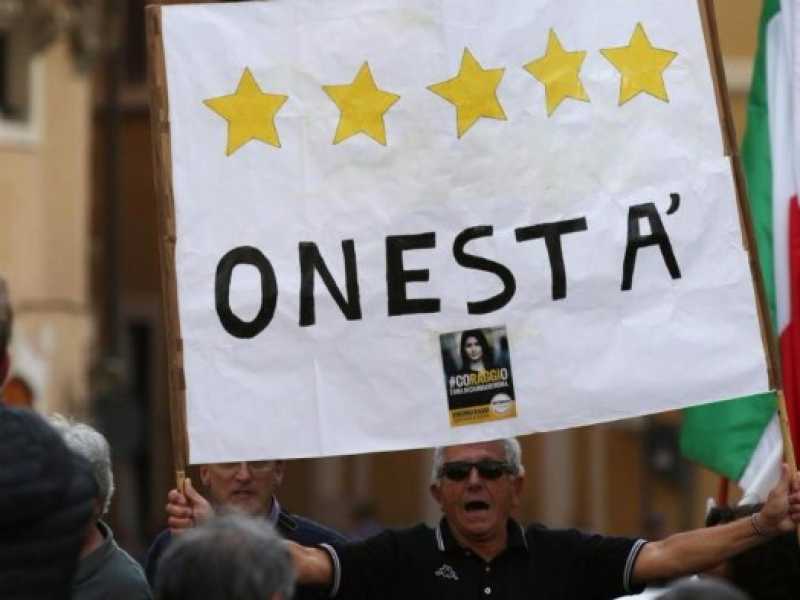 Piazza Monte Citorio. Manifestazione del Movimento 5 Stelle (foto LaPresse)