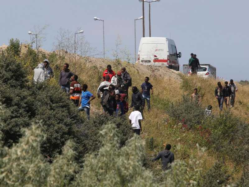 La solitudine di Renzi sui migranti e la straziane ricerca di un compromesso sulla Grecia