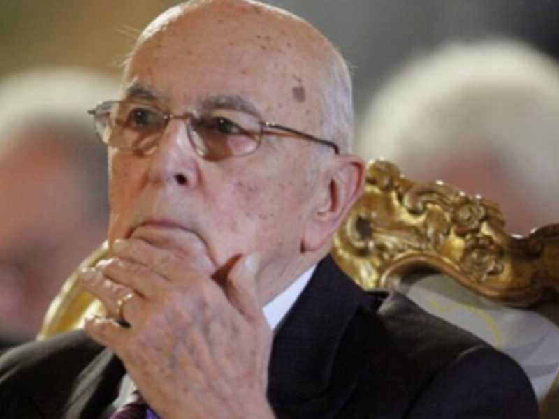 Napolitano: "Il Parlamento resta legittimo"