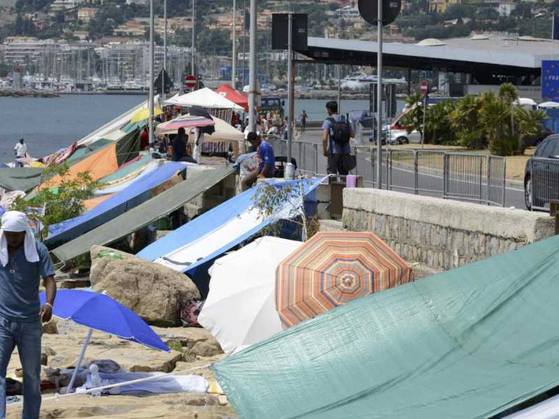 Le polemiche sui migranti e lo "sforzo riformista" chiesto alla Grecia
