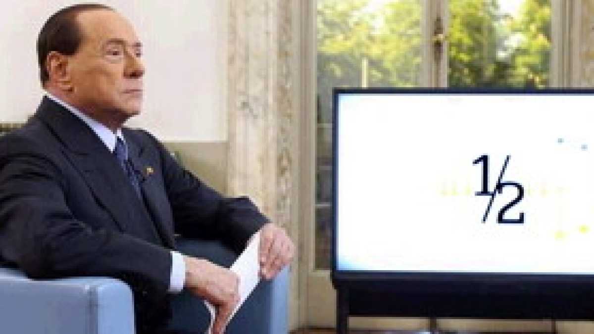 Immagine di Il Cav., Santoro e la cronaca parallela di due teatri che si parlano tra loro