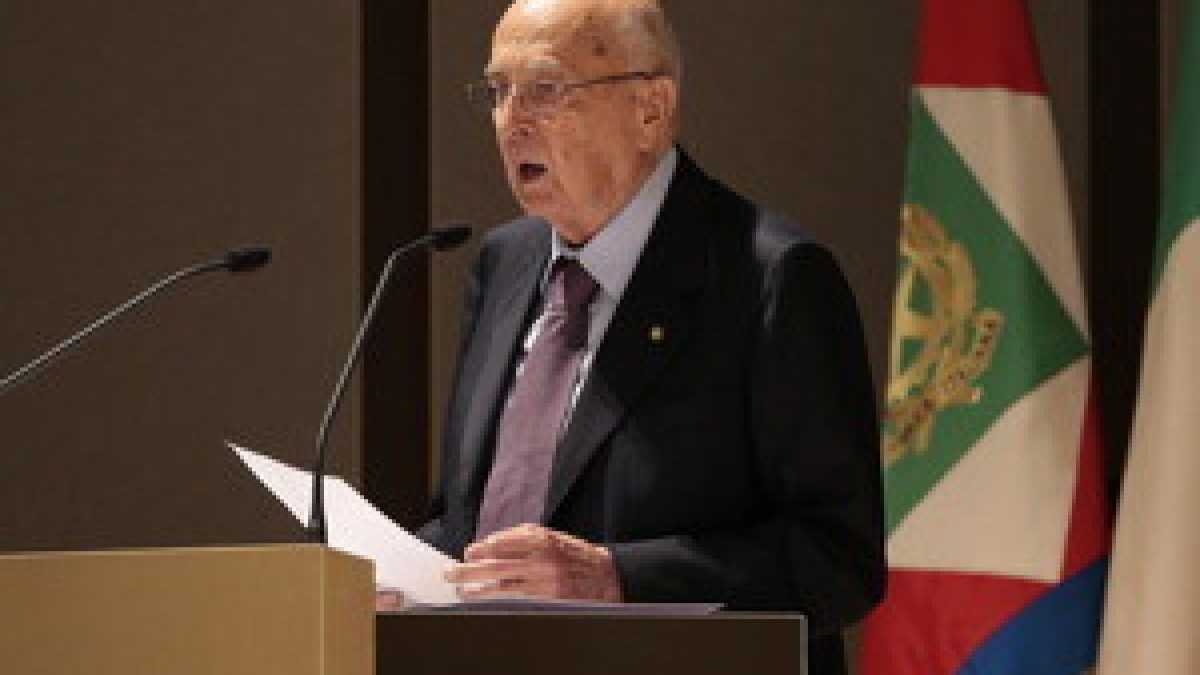 Immagine di Napolitano: "In Italia troppi veti impediscono il rinnovamento"