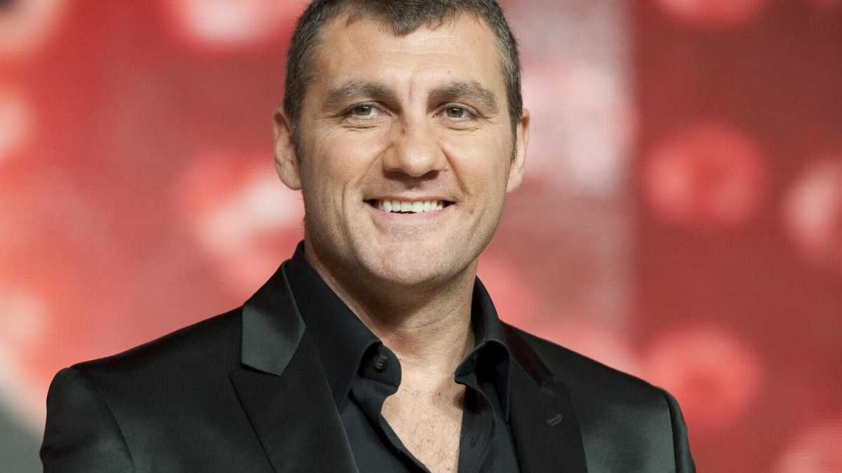 Immagine di Il pazzo che ha ucciso i genitori a colpi di zappa e quel bomber di Bobo Vieri