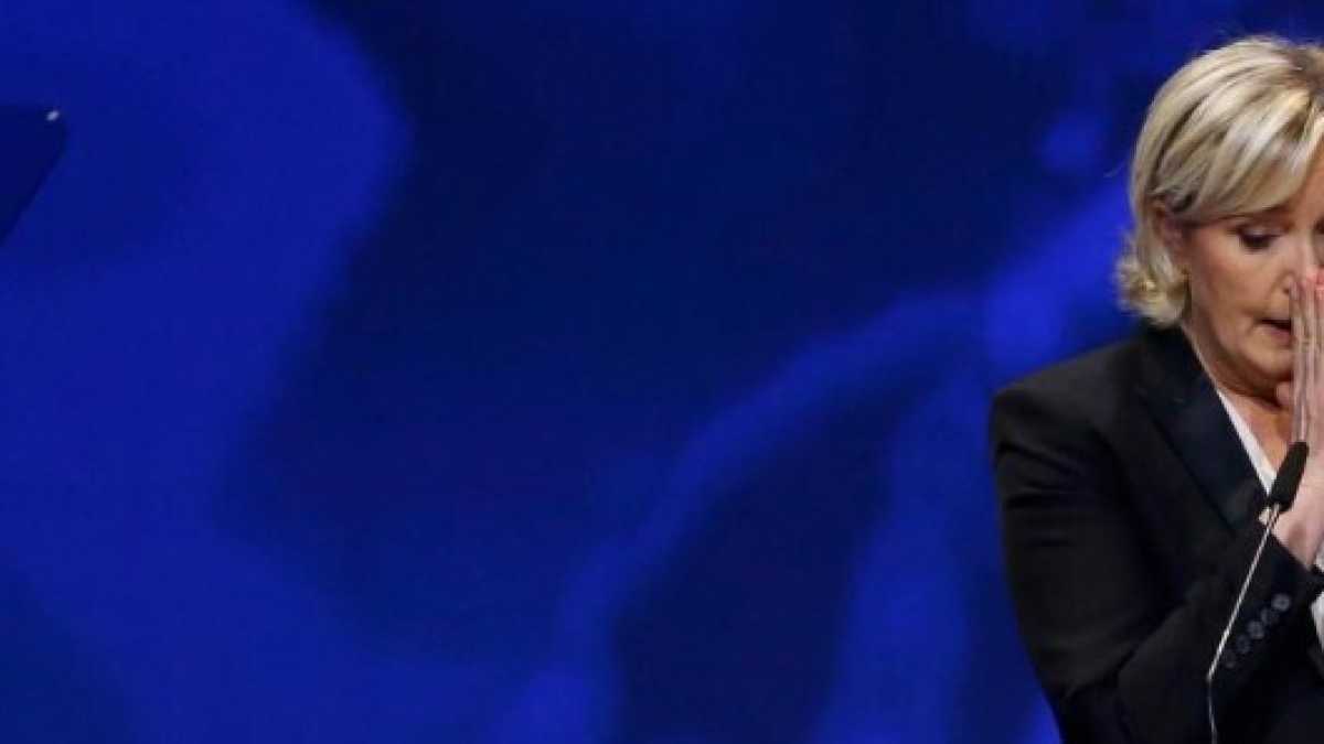 Immagine di L'Europarlamento inguaia Le Pen per aver condiviso foto dell'Isis