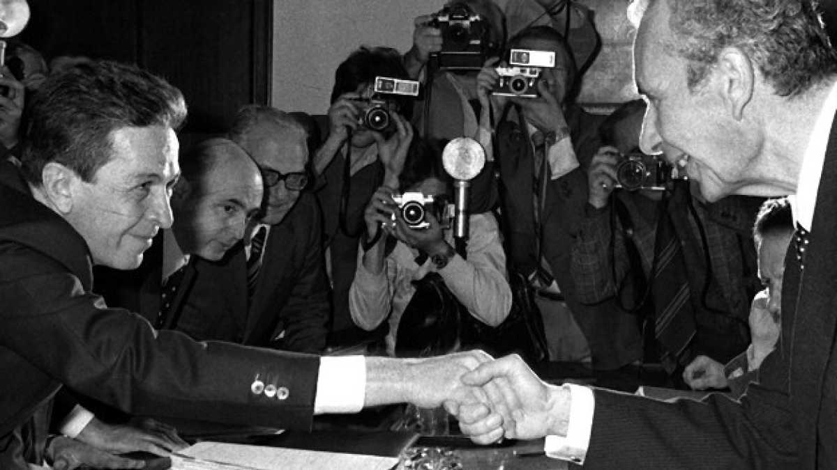 Immagine di A forza di imitarsi a vicenda, destra e sinistra non trovano più le radici