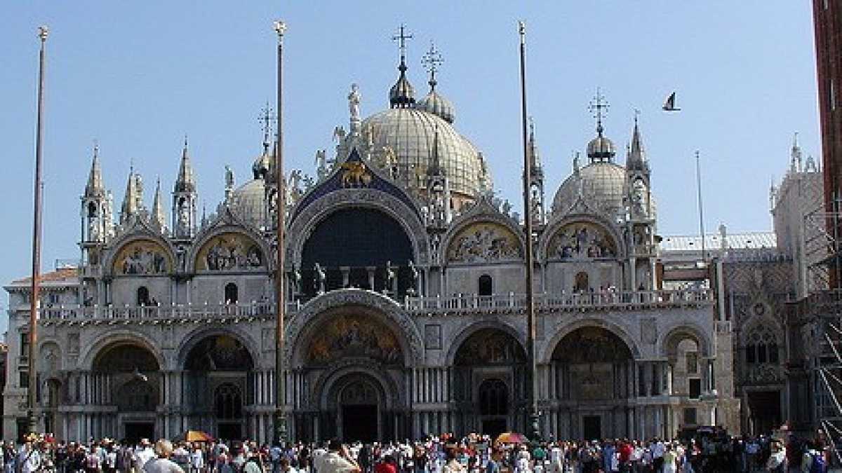 Immagine di Idea per affrontare il problema delle chiese vuote a Venezia: demoliamole