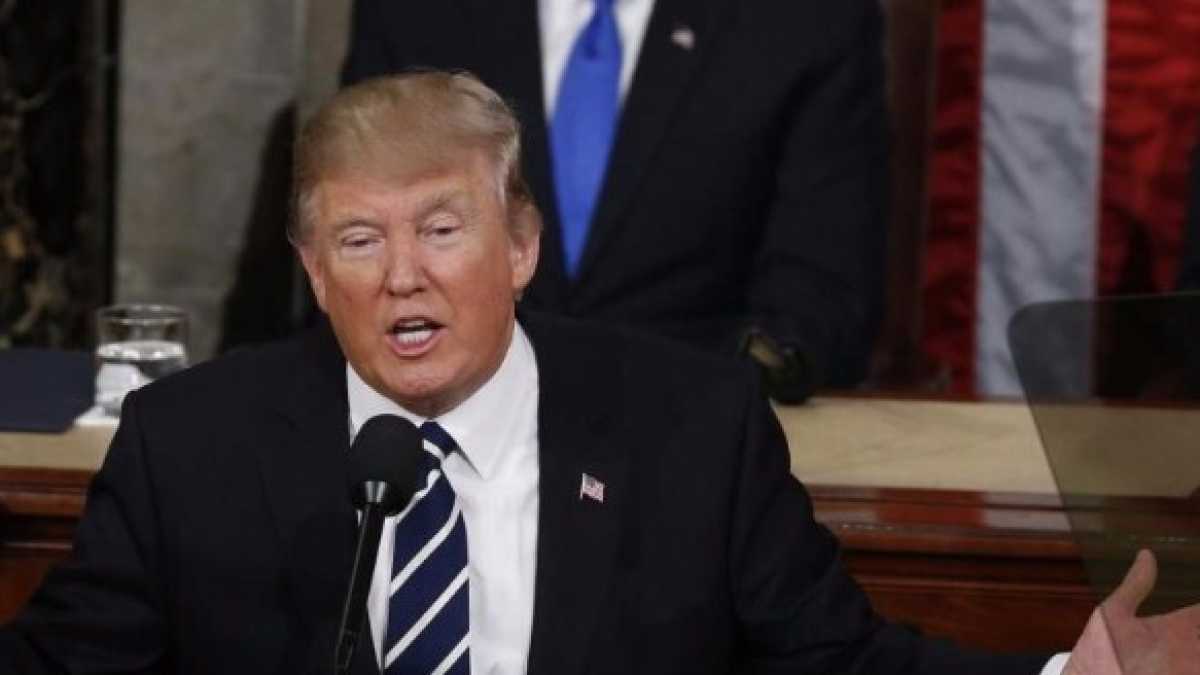 Immagine di L'altra faccia di Trump, Fillon nella bufera e Facebook anti suicidi. Di cosa parlare stasera a cena