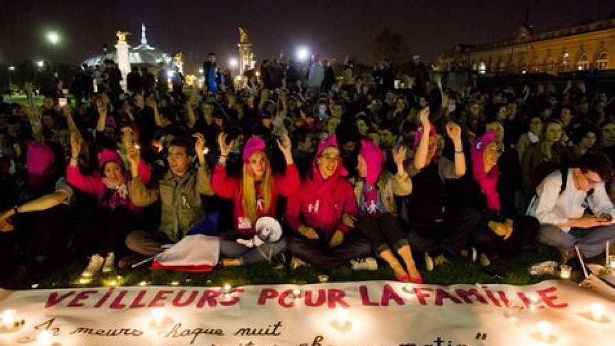 Immagine di Da dove viene la ribellione “posturale” dei veglianti in piedi francesi