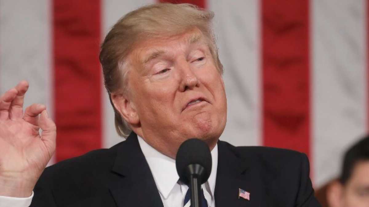 Immagine di Grattarsi e rigrattarsi la zucca guardando Trump