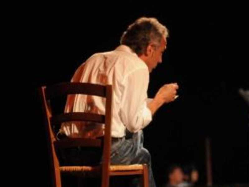 Marco Dettaglio dietro la lavagna