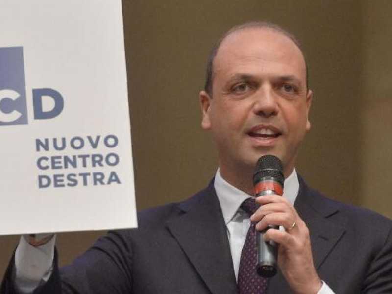 Perché al Viminale non si fidano del dopolavorista Alfano