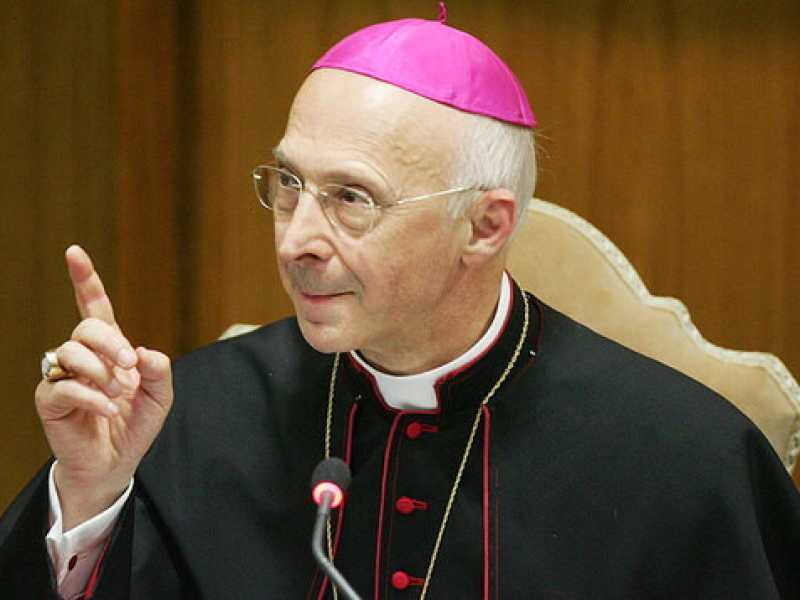 Bagnasco: "Superare la vecchia politica"