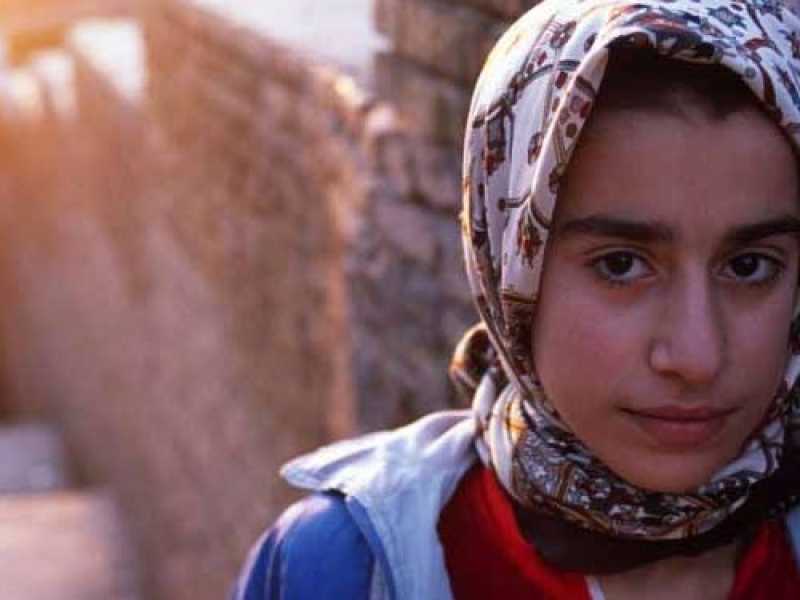 Una bambina irachena (foto LaPresse)