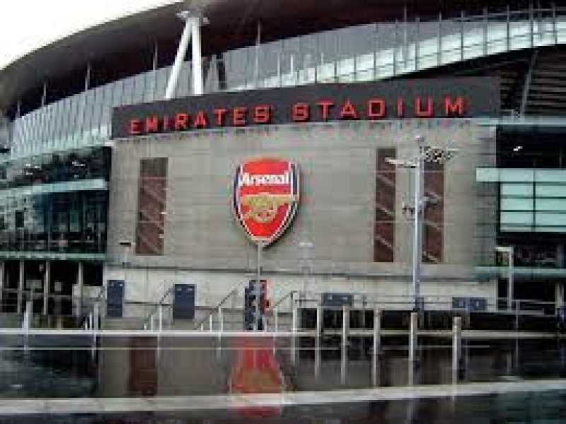Investire senza decidere, la scommessa vinta di Emirates
