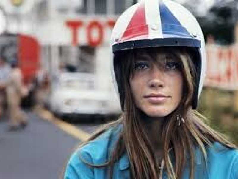 L’amour fou al tempo delle mele, ma più sadico. Vita di Françoise Hardy