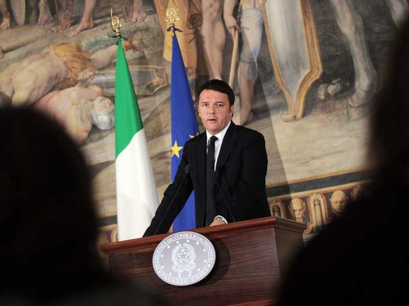 Renzi rinvia i tagli alle tasse in nome della sicurezza