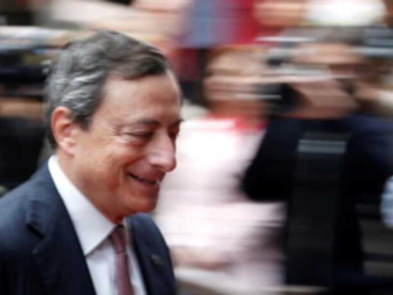 Nuova svolta alla Bce. Draghi preannuncia bombe iper espansive