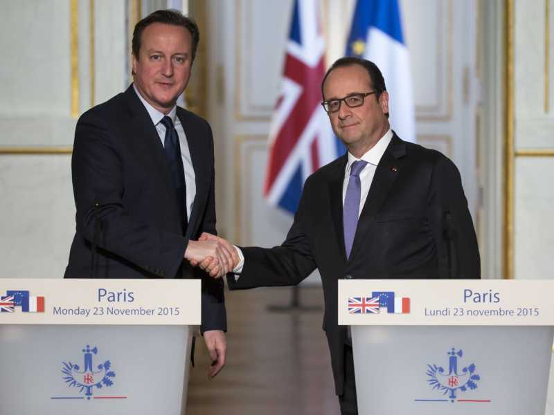 Francois Hollande e David Camerono (foto LaPresse)