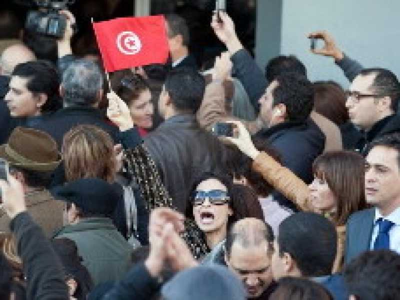 Scontri e rivolte dopo il primo omicidio politico nella Tunisia islamista