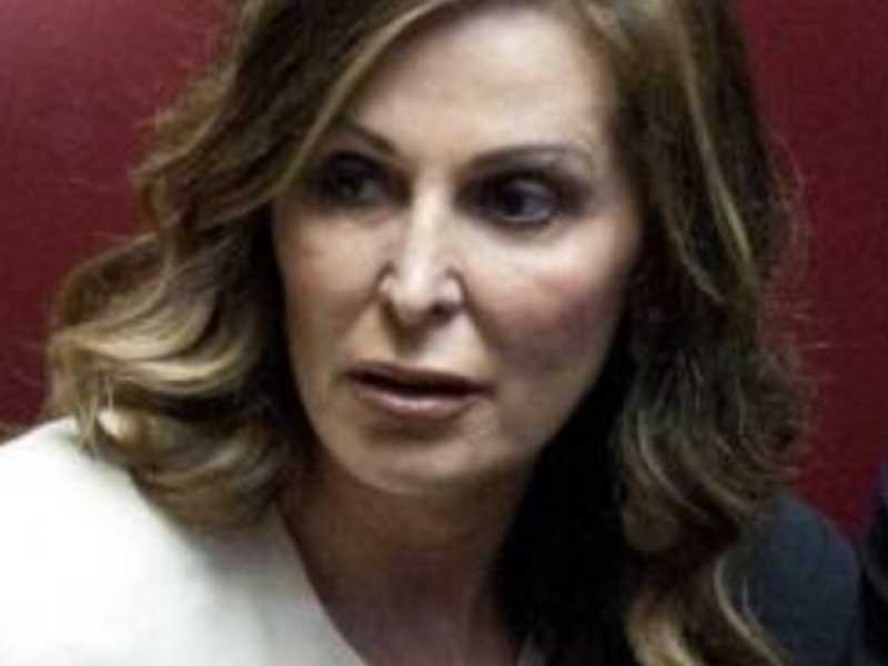 Un governo ingabbiato tra piccioni e pitonesse