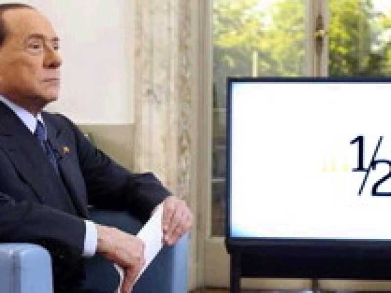 Il Cav., Santoro e la cronaca parallela di due teatri che si parlano tra loro