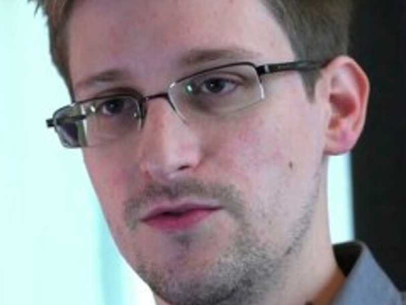 Niente asilo politico a Snowden in Italia. Il "disguido tecnico" sull'aereo di Morales