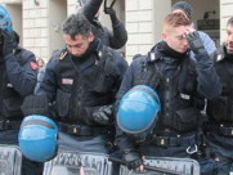 Lo sbirro sotto il casco