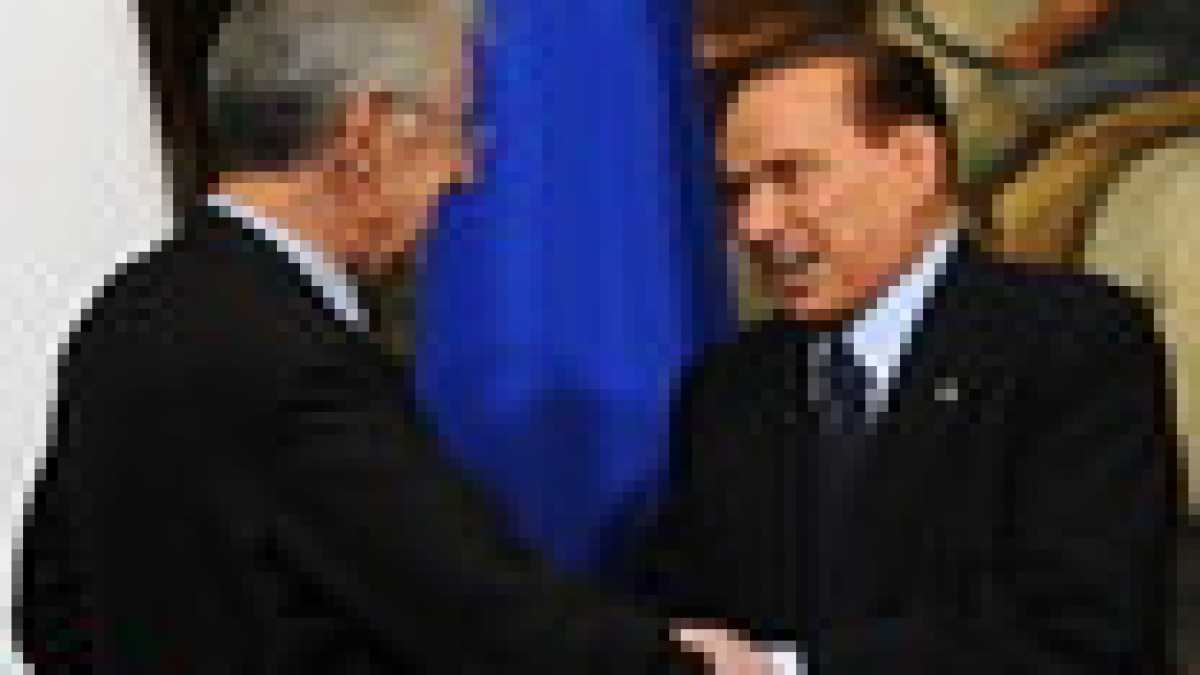 Immagine di Monti pronto alle dimissioni, il Cav. lo attacca