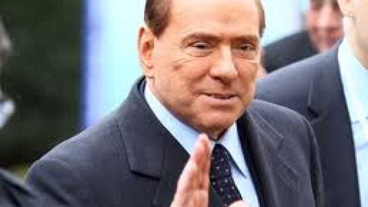 Immagine di Berlusconi: "Se Monti si candidasse diventerebbe solo un piccolo protagonista della politica"