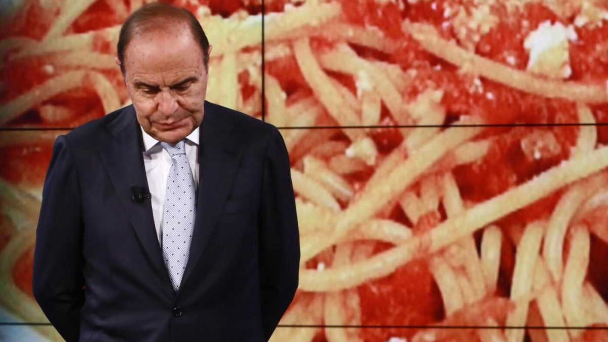 Immagine di Elogio dell’ambulatorio del dottor Vespa, luogo tv dove le cose accadono