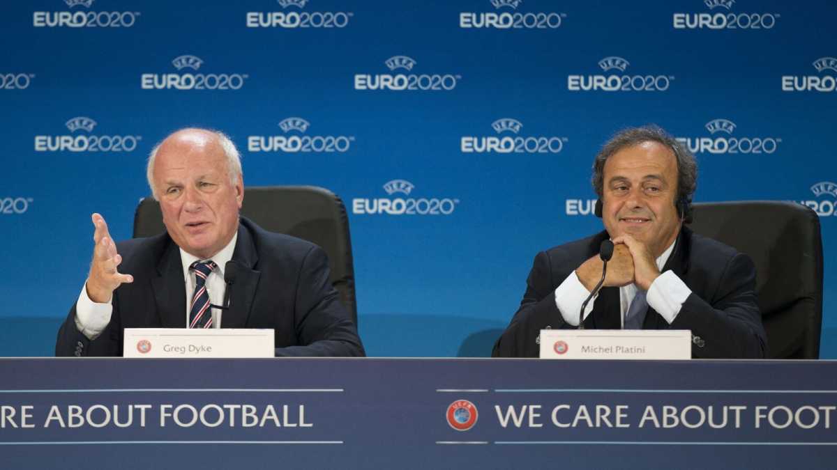 Immagine di L'ultimo viaggio di Marino, l'avanzata di Assad, Platini & Blatter fuorigioco. Di cosa parlare stasera a cena
