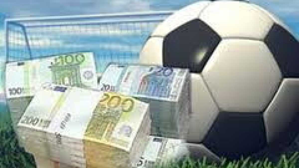 Immagine di Calciatori, banchieri e società civile